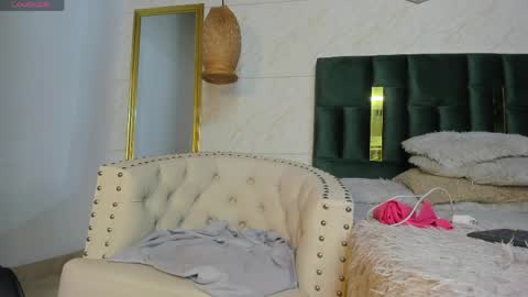 Snapshot of valetino_stonee chatting on May 2026 12:43:01 PM Valentino online show from May 2026 12:43:01 PM