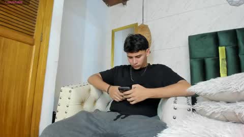 Snapshot of valetino_stonee chatting on May 2026 12:43:02 PM Valentino online show from May 2026 12:43:02 PM