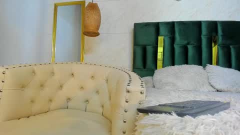 Snapshot of valetino_stonee chatting on May 2026 11:27:01 AM Valentino online show from May 2026 11:27:01 AM