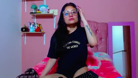 valkiry_ online show from December 2025 10:05:02 PM