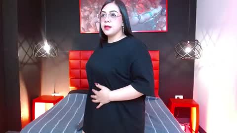 Snapshot of valkirye_ chatting on April 2026 11:14:02 AM Valkirye online show from April 2026 11:14:02 AM