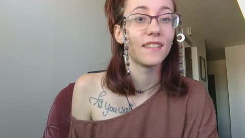 Snapshot of valleriestarr chatting on January 2025 06:38:01 PM Vallerie Starr online show from January 2025 06:38:01 PM