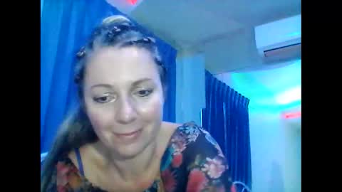 Snapshot of valleriwind chatting on January 2025 06:35:02 PM ValleriWind online show from January 2025 06:35:02 PM