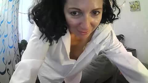 Snapshot of valleriwind chatting on May 2026 01:56:01 AM ValleriWind online show from May 2026 01:56:01 AM