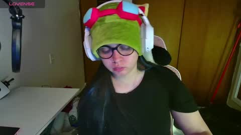 Im Violet online show from March 2025 05:27:02 AM