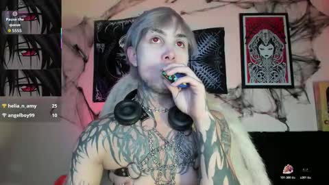 david guzman i model independenthelp me with a thumbs up online show from November 2025 01:39:01 AM