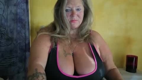 vampwoman online show from April 2026 02:58:01 PM