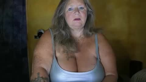 Snapshot of vampwoman chatting on May 2026 07:04:01 AM vampwoman online show from May 2026 07:04:01 AM