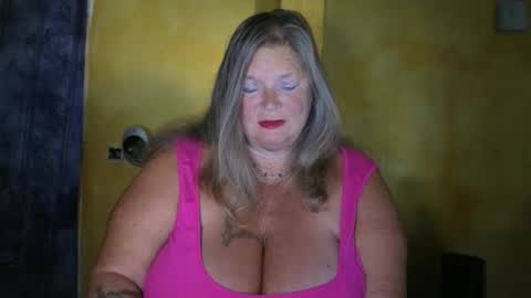 Snapshot of vampwoman chatting on May 2026 06:43:01 AM vampwoman online show from May 2026 06:43:01 AM