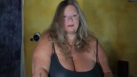 Snapshot of vampwoman chatting on May 2026 06:54:02 AM vampwoman online show from May 2026 06:54:02 AM