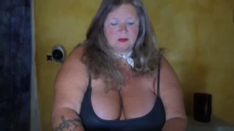 Snapshot of vampwoman chatting on May 2026 01:43:02 PM vampwoman online show from May 2026 01:43:02 PM