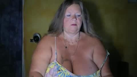 Snapshot of vampwoman chatting on May 2026 05:35:01 AM vampwoman online show from May 2026 05:35:01 AM