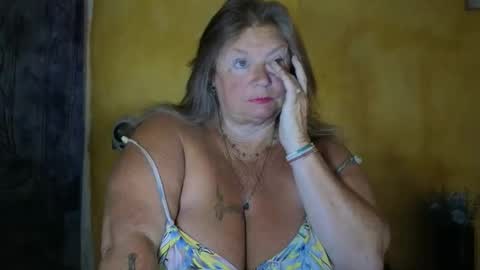 Snapshot of vampwoman chatting on May 2026 08:09:01 AM vampwoman online show from May 2026 08:09:01 AM