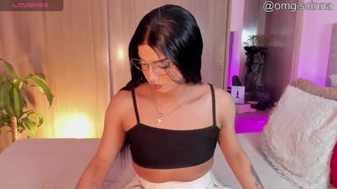 Snapshot of vampy__cinna chatting on December 2025 05:25:01 AM Cinnamon online show from December 2025 05:25:01 AM