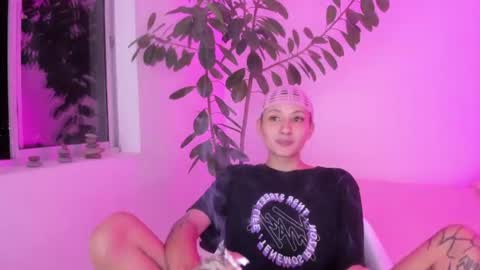 Snapshot of vandalovee chatting on July 2026 03:23:01 AM Babi Alu online show from July 2026 03:23:01 AM