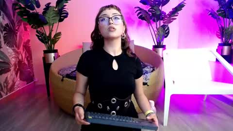 Snapshot of vane_dann chatting on February 2026 08:04:02 PM Vane online show from February 2026 08:04:02 PM