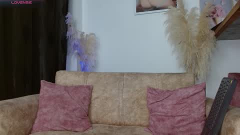 VANESSA BRETT online show from February 2026 05:15:01 AM