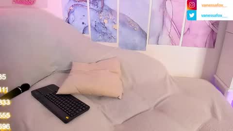 Snapshot of vanessafox__ chatting on January 2025 04:23:02 PM V online show from January 2025 04:23:02 PM