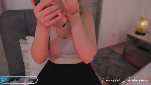 Snapshot of vanessajohnsonn chatting on October 2025 09:15:01 PM vanessajohnsonn online show from October 2025 09:15:01 PM