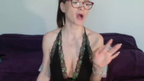 Snapshot of vanessalarahot chatting on June 2026 09:35:02 AM Vanessa online show from June 2026 09:35:02 AM
