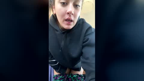 vanessareed_ online show from May 2026 11:38:02 AM