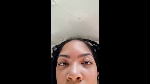vanessareign online show from October 2025 03:32:01 PM