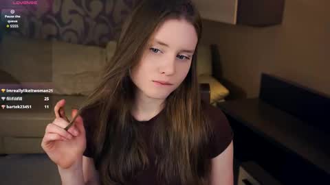 Luna online show from November 2025 06:52:02 PM