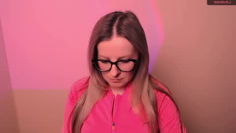 Mia online show from February 2026 04:38:01 PM