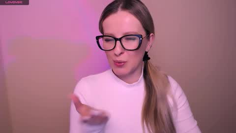 Mia online show from March 2026 06:03:01 PM