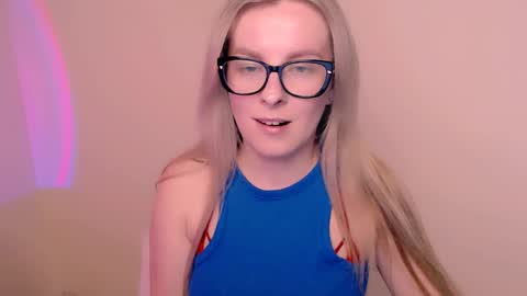Snapshot of vanillaex_ chatting on May 2026 04:14:02 PM Mia online show from May 2026 04:14:02 PM