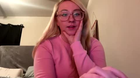 vanillapuddingpie online show from January 2025 02:57:02 AM