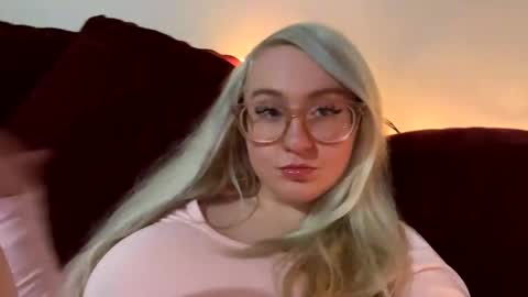 vanillapuddingpie online show from November 2025 03:23:01 AM