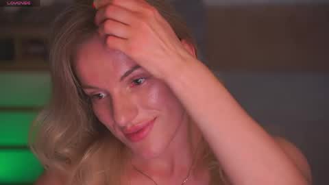 Snapshot of vanille_mystery chatting on June 2026 11:16:02 PM Sophie online show from June 2026 11:16:02 PM