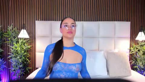 V A N N E S A   online show from December 2025 11:52:02 AM