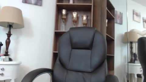 Snapshot of vannellope_roberts chatting on April 2026 11:25:01 AM Vannellope online show from April 2026 11:25:01 AM