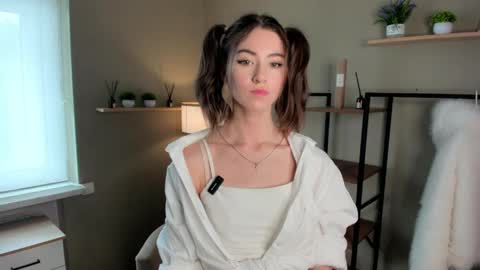 Snapshot of vanvanvibe chatting on April 2026 09:48:02 AM Charline online show from April 2026 09:48:02 AM