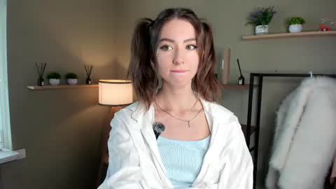 Snapshot of vanvanvibe chatting on May 2026 09:36:01 AM Charline online show from May 2026 09:36:01 AM