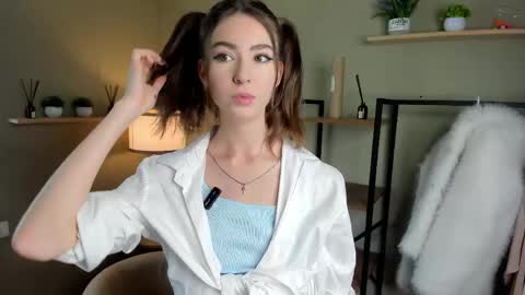 Snapshot of vanvanvibe chatting on May 2026 09:37:01 AM Charline online show from May 2026 09:37:01 AM