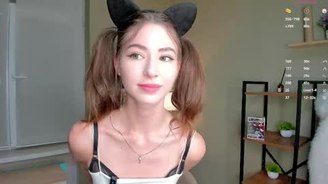 Snapshot of vanvanvibe chatting on May 2026 04:37:01 PM Charline online show from May 2026 04:37:01 PM