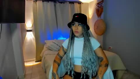 Vayolett Bass online show from May 2026 03:23:01 AM