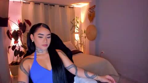 Snapshot of vayolett_bass chatting on June 2026 05:05:01 AM Vayolett Bass online show from June 2026 05:05:01 AM