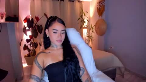 Snapshot of vayolett_bass chatting on June 2026 05:23:02 AM Vayolett Bass online show from June 2026 05:23:02 AM