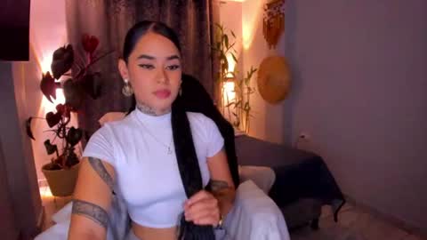 Snapshot of vayolett_bass chatting on July 2026 03:35:01 AM Vayolett Bass online show from July 2026 03:35:01 AM