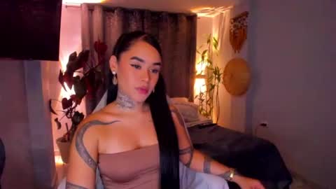 Snapshot of vayolett_bass chatting on July 2026 06:47:02 AM Vayolett Bass online show from July 2026 06:47:02 AM