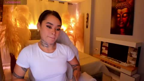 Snapshot of vayolett_bass chatting on August 2026 11:06:02 PM Vayolett Bass online show from August 2026 11:06:02 PM