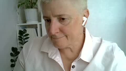 Snapshot of vea_motty chatting on July 2026 09:40:01 AM vea_motty online show from July 2026 09:40:01 AM