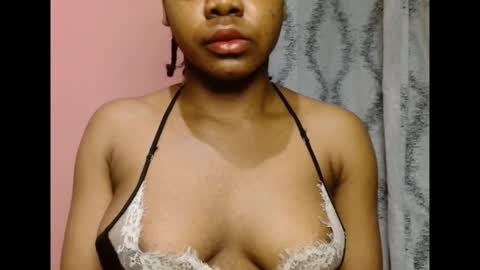 Snapshot of vee62 chatting on April 2026 11:40:02 PM vee62 online show from April 2026 11:40:02 PM