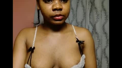 Snapshot of vee62 chatting on May 2026 12:27:02 AM vee62 online show from May 2026 12:27:02 AM