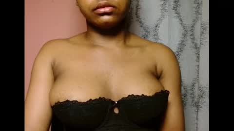 Snapshot of vee62 chatting on May 2026 01:11:02 AM vee62 online show from May 2026 01:11:02 AM
