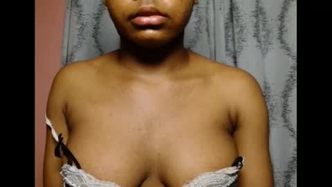Snapshot of vee62 chatting on May 2026 01:12:01 AM vee62 online show from May 2026 01:12:01 AM